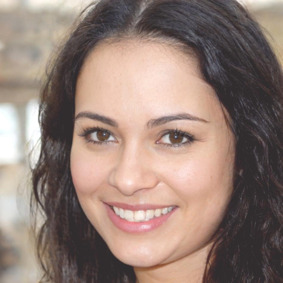 Siriporn Kamolkul, Senior Financial Analyst